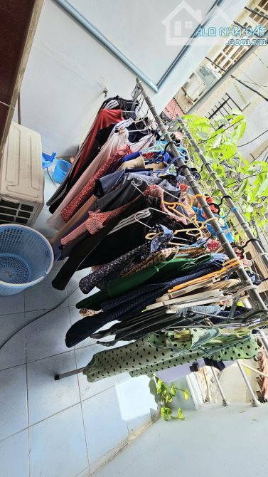 Sát mặt tiền Q4  Ngang 3 dài 16 CÓ 80 TRIÊU M2 - 8