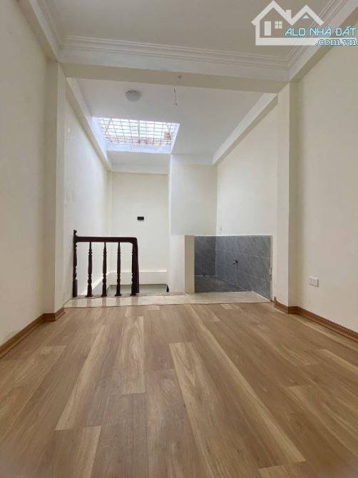 Nhà Trần Quốc Vượng Cầu Giấy 5 tầng 30m2 ngõ thông, rộng nhỉnh 7 tỷ - 8