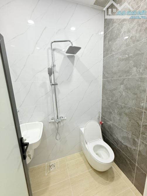 Nguyễn Văn Công Gò Vấp, gần sân bay TSN, 3 tầng 4Pn, Dt 56m2(4x14m), giá còn 9 tỷ - 8