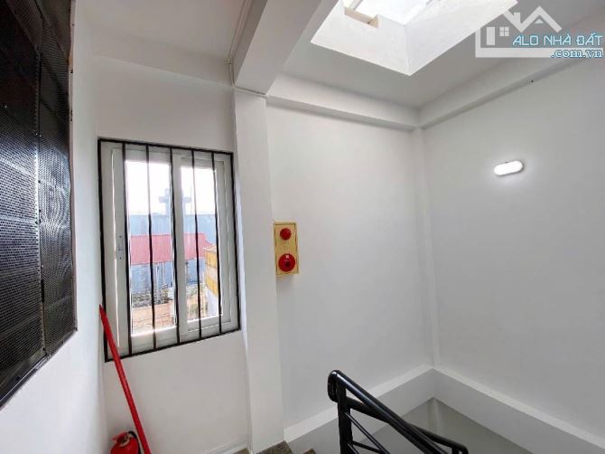 GIÁ ĐẸP THÁCH THỨC THỊ TRƯỜNGHOÀNG VĂN THÁIÔ TÔ NẰM TRONH NHÀ