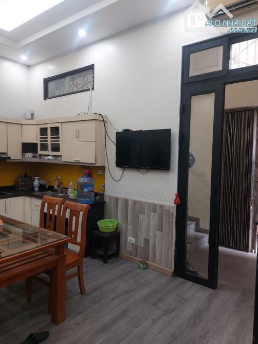 BÁN NHÀ 3 TẦNG- ĐỦ CÔNG NĂNG- GẦN PHỐ- SỔ ĐỎ CHÍNH CHỦ- GIAO DỊCH NGAY - 8