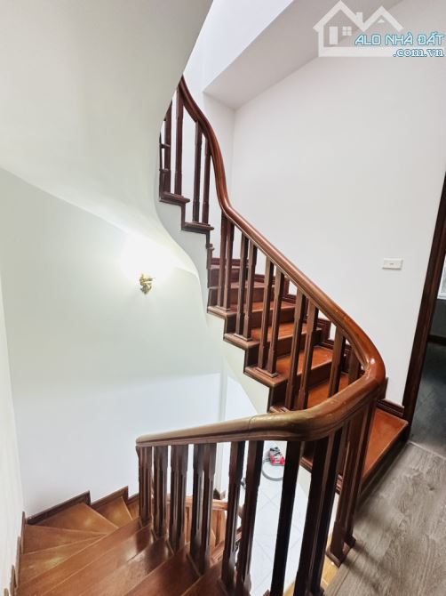 Bán nhà Nguyễn Hoàng Tôn 31m2 4T chỉ 7.8 tỷ - 9
