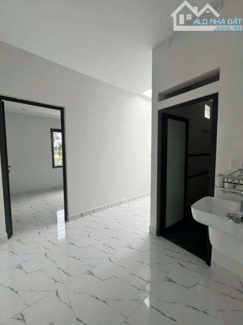 NHÀ 3 TẦNG GẦN KIẾN AN Ngõ ô tô đỗ cửa cách mặt trục 20 - 30m, duy nhất 1 ngoặt tại Kiều T - 9