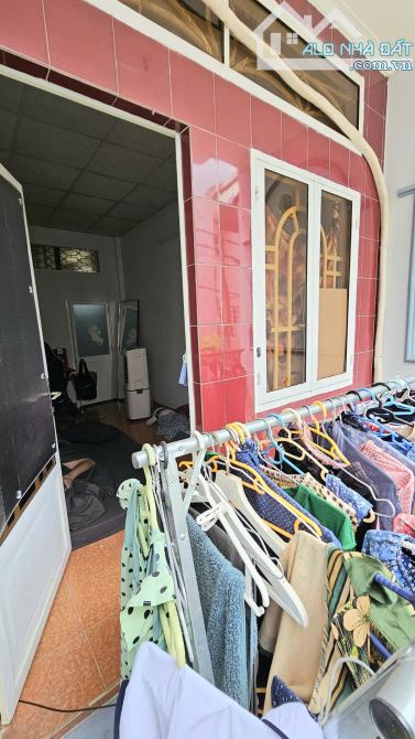 Sát mặt tiền Q4  Ngang 3 dài 16 CÓ 80 TRIÊU M2 - 9