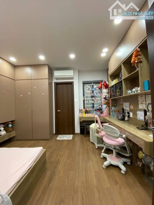 NGAY CV GIA ĐỊNH - HẺM XE HƠI - 4.4 x 14 - 5 TẦNG THANG MÁY - KHU HIẾM NHÀ BÁN - 9.5 TỶ - 9