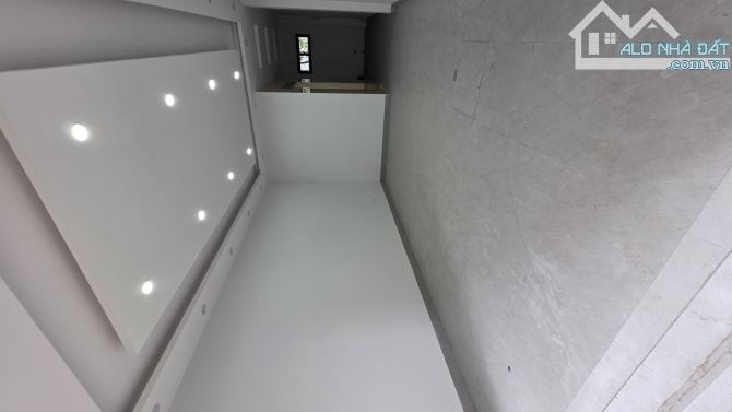 B.Á.N NHÀ  LAI XÁ, GARA , Ô TÔ TRÁNH, THOÁNG TRƯỚC SAU ,  THANG MÁY NHẬP  43M2, 10 TỶ 6 - 5