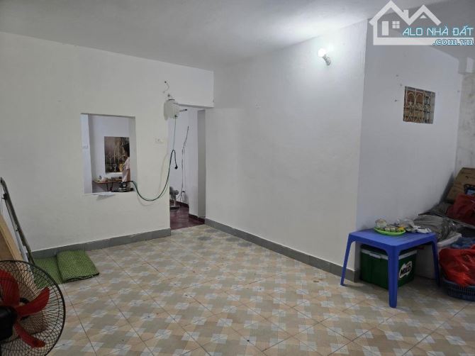 BÁN CĂN TẬP THỂ TẦNG 1 VIỆN E, NGUYÊN BẢN, 2 NGỦ, NGÕ OTO, DT 50M2 GIÁ 3,98 TỶ