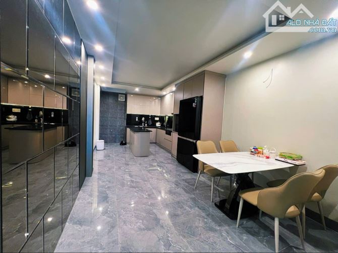 Bán nhà 4 tầng độc lập Ô tô đỗ cửa dàng cho khách thiện chí thực sự