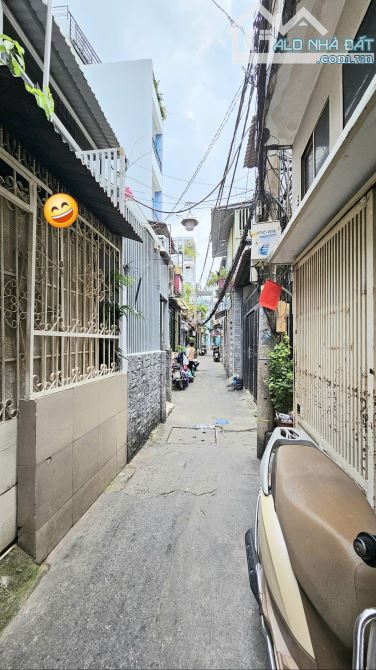 Sát mặt tiền Q4 
Ngang 3 dài 16 m có 80 triệu m