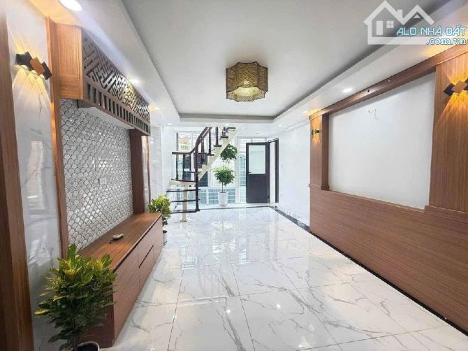 CĂN HỘ TẬP THỂ DIỆN TÍCH LỚN 100m KHU BÁCH KHOA CHỈ NHỈNH 4tỷ