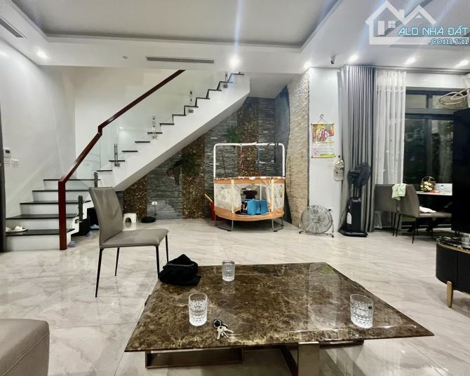 Chính chủ gửi bán nhà dân xây 90m² tổ 5 Yên Nghĩa full nội thất đẹp