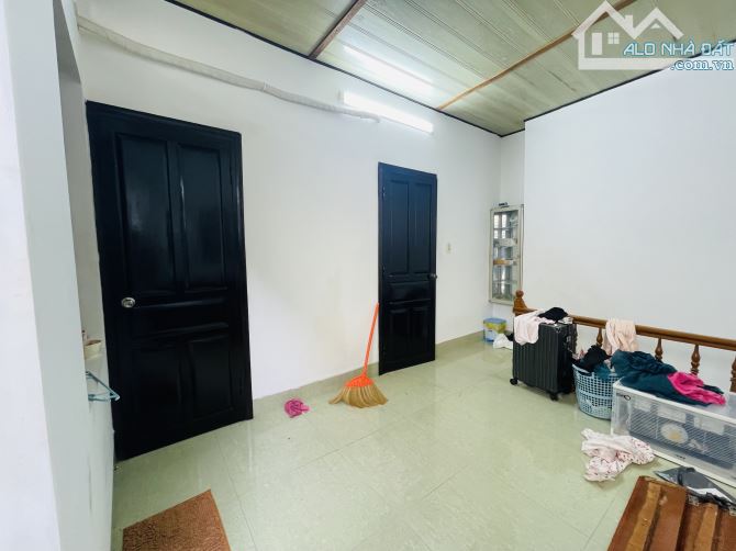 Nhà 1 Trệt 1 Lầu  Ngay Chợ Đầm, Cách Biển Chỉ 700m . Giá 1 tỷ 900 tr .