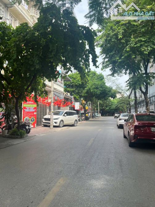 💥NHÀ ĐẸP LÔ GÓC DÂN XÂY - MỘT NHÀ RA PHỐ PHẠM VĂN ĐỒNG - TRƯỚC NHÀ THOÁNG SÁNG - DT 38 M