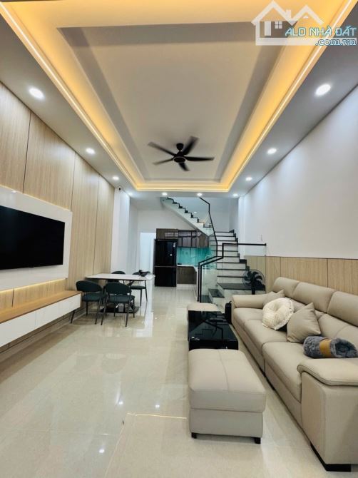 BÁN NHÀ ĐẸP FULL NỘI THẤT CAO CẤP ... KHU TÊN LỬA ĐƯỜNG SỐ 7, 53M2 , NGANG 4.3M, 3 TẦNG, N