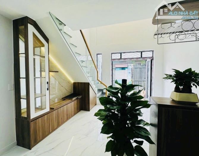 GIÁ.5,25 TỶ P. Tăng Nhơn Phú A, Quận 9. NHÀ 1 TRỆT 1 LỬNG – FULL NỘI THẤT
