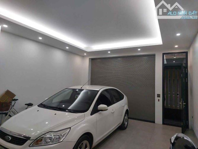 bán nhà Nguyễn Văn Cừ, 118m x 5 tầng, mặt tiền 5.5m, thang máy, gara, kinh doanh