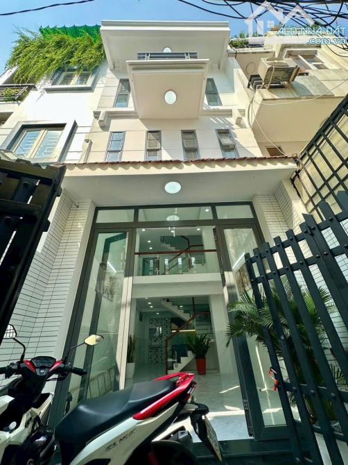 Nhà đẹp 4pn Âu Dương Lân, dt 3,6x13 3tầng shr giá 5.28tỷ tl.