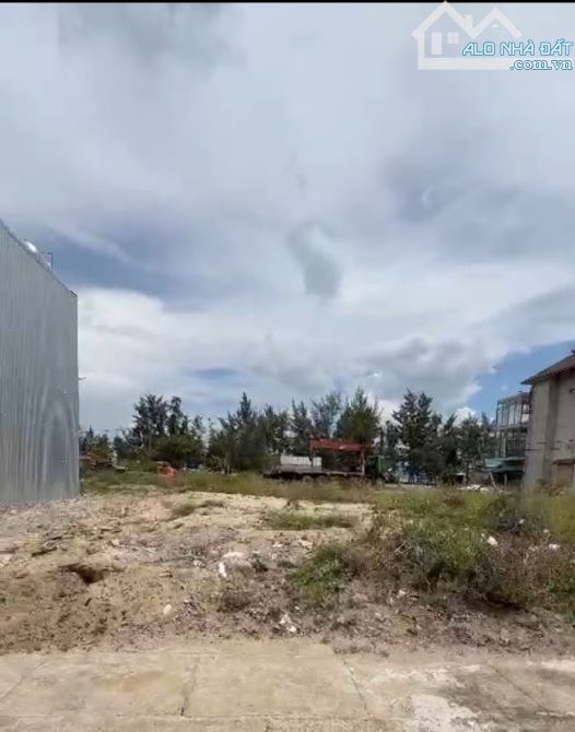 BÁN ĐẤT XUÂN THIỀU - LIÊN CHIỂU, VÀI BƯỚC CHÂN RA BIỂN , GIÁ 3TỶ X