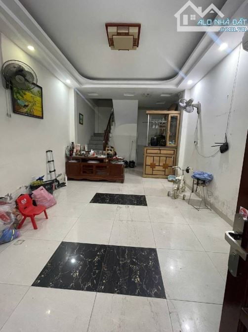 Bán nhà 28 Văn Hương 38 m2, 5 tầng, 9.15 tỷ tl.  TRUNG TÂM ĐỐNG ĐA - HIẾM - SỔ VUÔNG A4