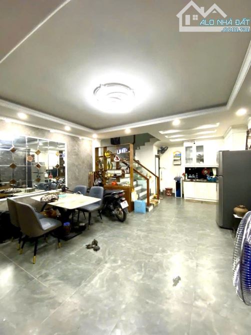 CHỈ DÀNH CHO NHỮNG AI THÍCH DIỆN TÍCH RỘNG -  NHÀ DÂN XÂY 55 M², 6 TẦNG, MT 5,9 M,