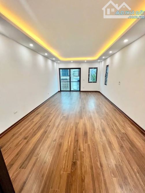 BÁN NHÀ 6 TẦNG PHỐ THẠCH BÀN 55M2,MẶT TIỀN RỘNG,NGÕ TO , FULL NỘI THẤT,8 TỶ.