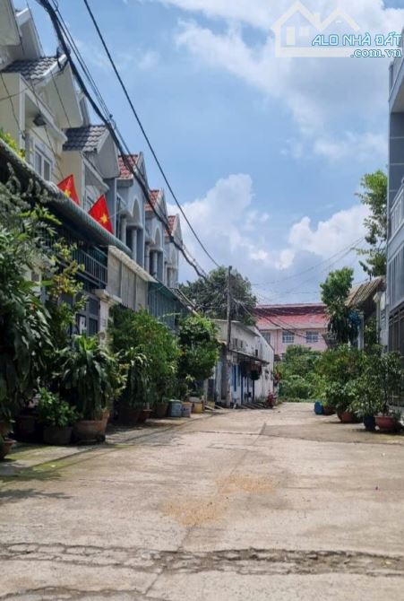 Bán Đất đường Thạnh Lộc 22, Quận 12 - Gần ngã tư Ga dt 5x16,5m giá 4,5 tỷ