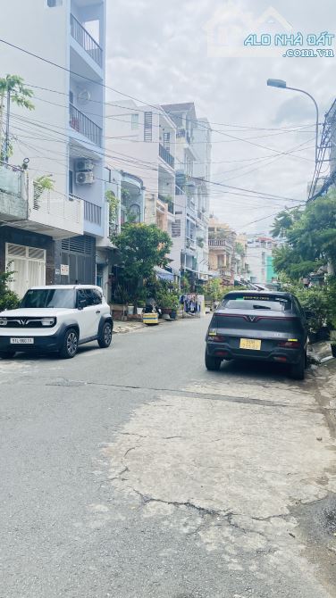 Cần bán gấp gom tiền về quê căn nhà mới xây tại đường Âu Dương Lân, Quận 8