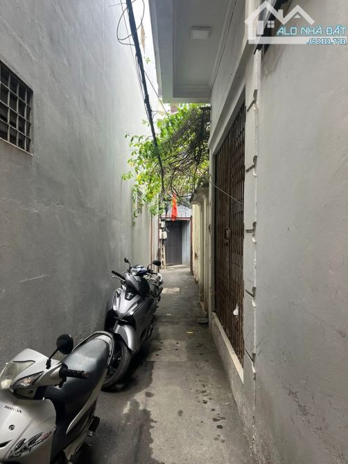 Bán nhà ngõ Văn Hương DT 30mx2 tầng mặt tiền 4.2m giá 5.1 tỷ còn thương lượng.