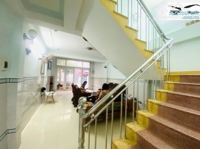 Bán Nhà MT Nại Tú, Gần Cầu Sông Hàn, 56m2, 3 Tầng, Chỉ 6.x Tỷ