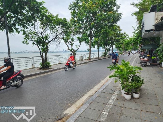 Hiếm - Nhà Phố Nguyễn Đình Thì, 72m2, MT 4.9m, Cách Hồ 20m, Chỉ 18 Tỷ