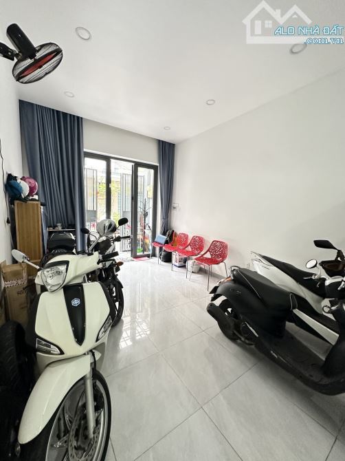 CHÍNH CHỦ LÊ VĂN SỸ, PHÚ NHUẬN - CHỈ 8.99TỶ 58M2 - HẺM RỘNG - SÁT MẶT TIỀN  - 2 TẦNG