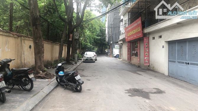 Bán gấp! Khuất Duy Tiến, Thanh Xuân 68m2, MT 5.75m, ô tô tránh, lô góc, KD, nhỉnh 19 tỷ