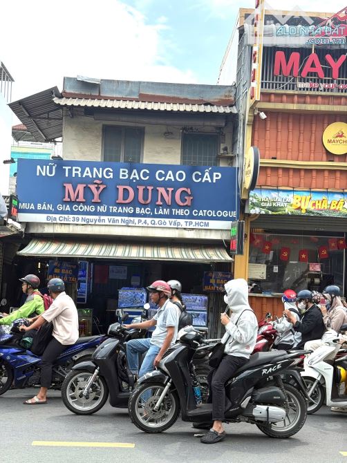 chỉ nhỉnh 3. xxx tỷ . có ngay MT Nguyễn Văn Nghi, 1 Lầu, thu nhập 16tr/tháng. khu sầm uất