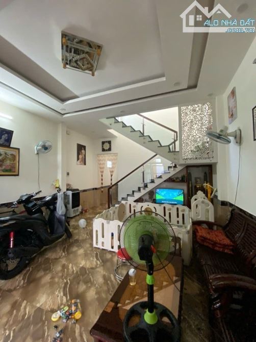 NHÀ ĐẸP NÚI THÀNH DIỆN TÍCH LỚN HIẾM CÓ