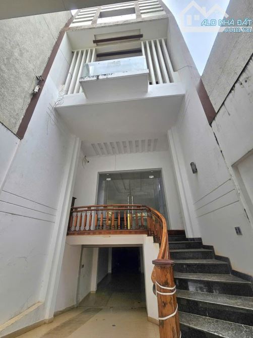 Cho thuê toà nhà 5 tầng và 1 tầng hầm Pha Chu Trinh, BMT, Đắk Lắk