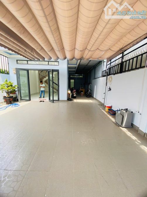 Cho thuê Villa 8x20 đúc 1lầu 4PN sân để xe rộng rãi