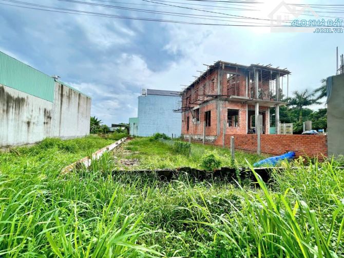 Bán đất thổ cư sát ngã tư Tân Quy xã Trung An Củ Chi TPHCM, DT: 5x24m.