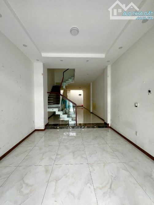 Mặt tiền đường số Q7, 80m2, 4 tầng, 8 CHDV, dòng tiền 40tr/tháng