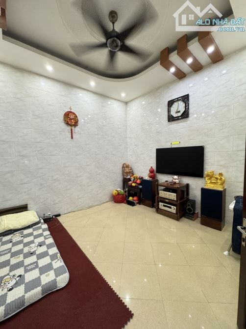 MẶT PHỐ ĐƯỜNG LÁNG – ĐỐNG ĐA – 91 M2 – 2 TẦNG – MẶT TIỀN 6.5M – GIÁ 26.8 TỶ. MẶT PHỐ