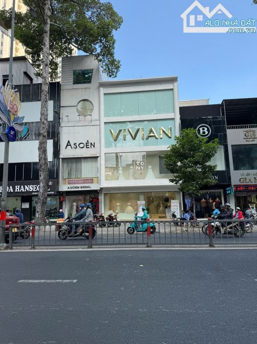 Vị trí căn góc Mặt tiền 30x Trần Phú P.8, Q.5 - đoạn 2 chiều- 4x27m vuông vức 4 tầng 38 tỷ