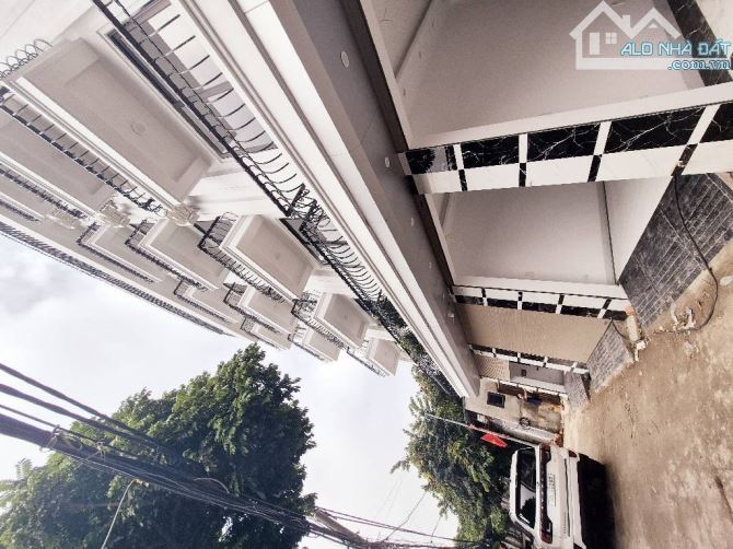 Bán nhà-Lĩnh Nam- Thuý lĩnh - Ô Tô -Thang Máy - 40m -5 Tầng -chào 6,8 tỷ