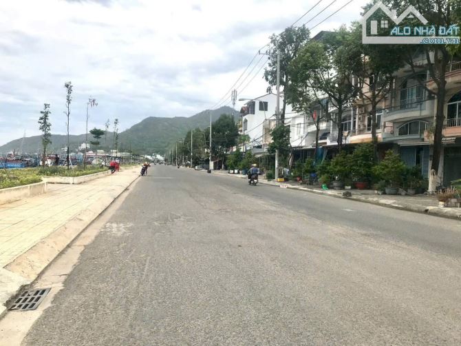 BÁN NHÀ VIEW BỜ KÈ CỬA SÔNG QUÁN TRƯỜNG/ NHA TRANG
