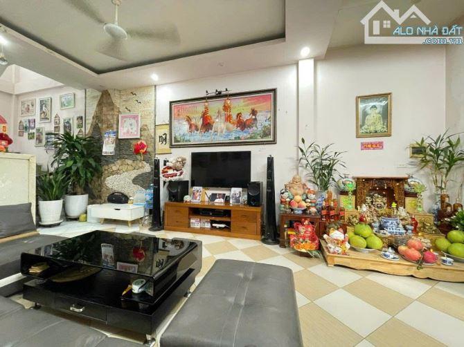 12,2 Tỷ: Nhà 4 tầng, 54m nở hậu, MT 5m; 15m ra phố Kim Giang; ô tô qua nhà; kinh doanh