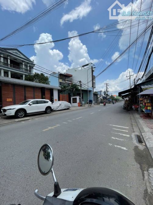 Bán Nhà Mặt Tiền Đường Nguyễn Văn Cự giao với Tỉnh Lộ 10. Q.Bình Tân ( 16x65m = 1000m2)