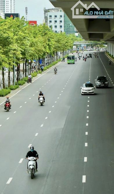 SIÊU PHẨM BẮC TỪ LIÊM – 40M² × 7 TẦNG – THANG MÁY – GARA – CÁCH PHỐ 10M