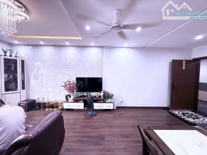 Bán CC Eco Lake View, Đại Từ 106m, 3PN giá 8.8 tỷ. Căn góc, tầng VIP đẹp, view phố bể bơi