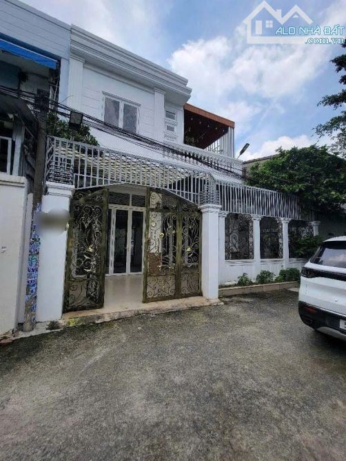 Biệt Thự Vườn Mini 2 tầng đường AN PHÚ ĐÔNG 09 phường APĐ Q12 dt 180m2 (10mx18m) Hẻm Ôtô