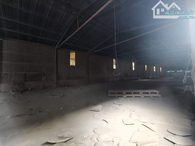 Cho thuê kho xưởng 2000m2 Hoàng Hữu Nam, Quận 9, xe cont vào, gần KCN Cao Quận 9