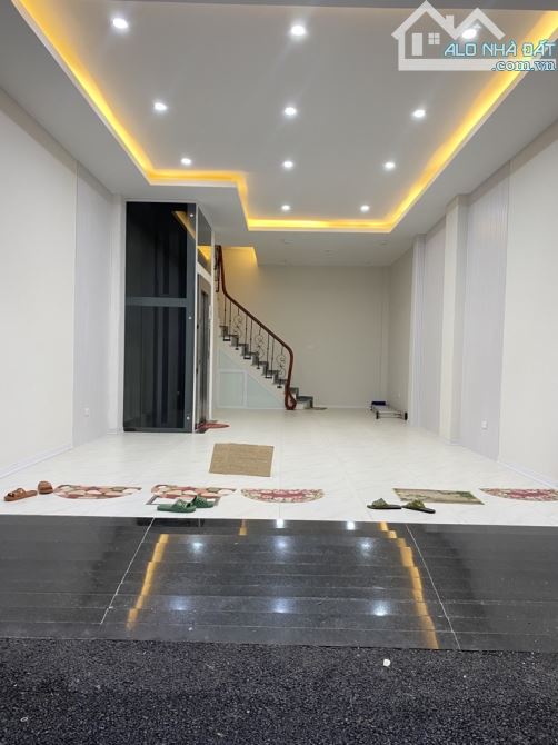 PHÂN LÔ BTL ĐẶC CÔNG – GARA Ô TÔ – 6 TẦNG THANG MÁY – NHÀ ĐẸP LONG LANH – 16.7 TỶ