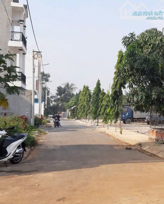 CẦN BÁN GẤP LÔ ĐẤT ĐẸP ĐƯỜNG TL43 PHƯỜNG TAM BÌNH, TP THỦ ĐỨC GIÁ : 4,9 TỶ